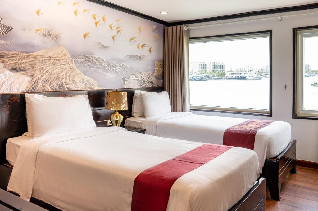 Crown Legend Cruises