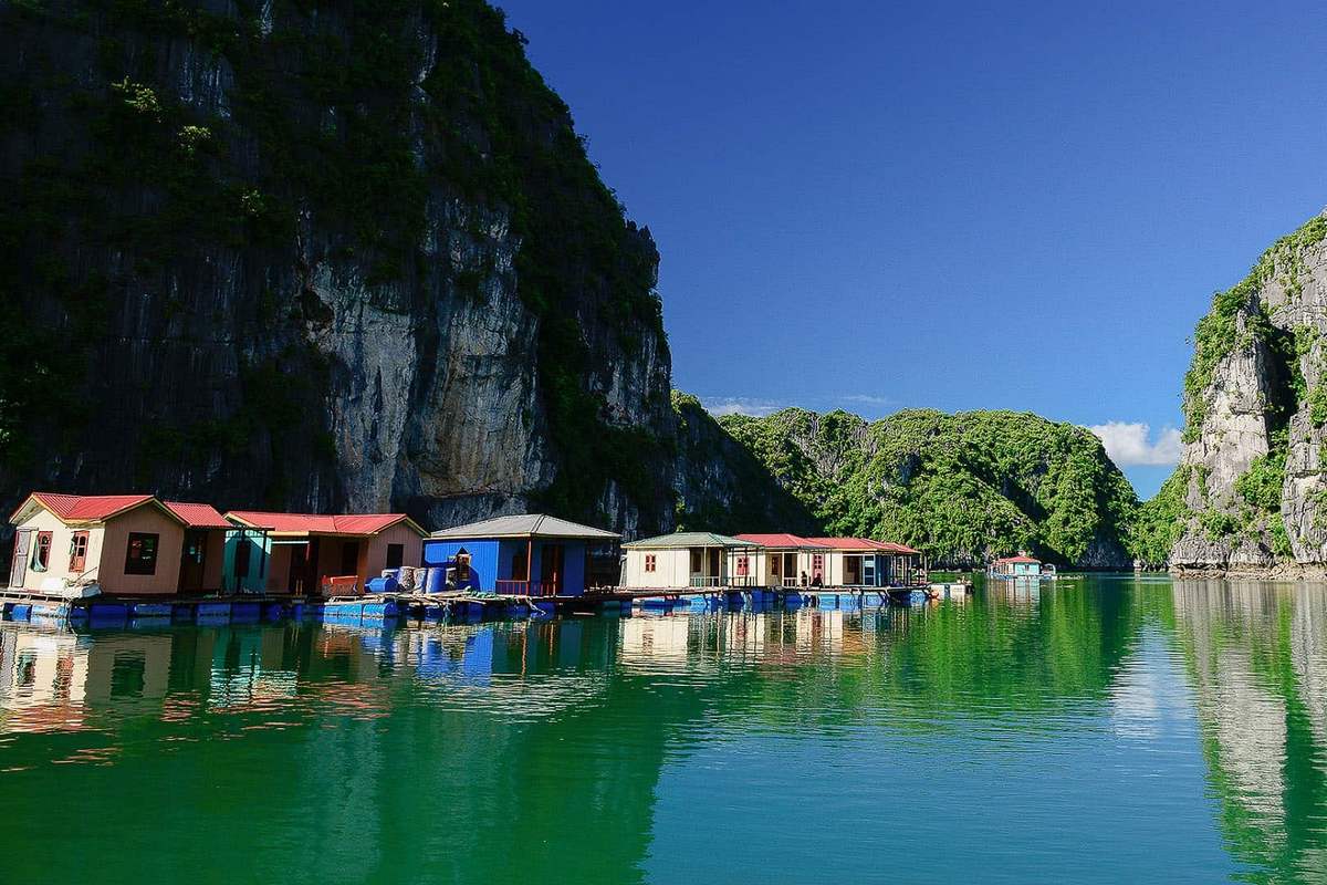 Vung Vieng Fishing Village (Ha Long Bay)