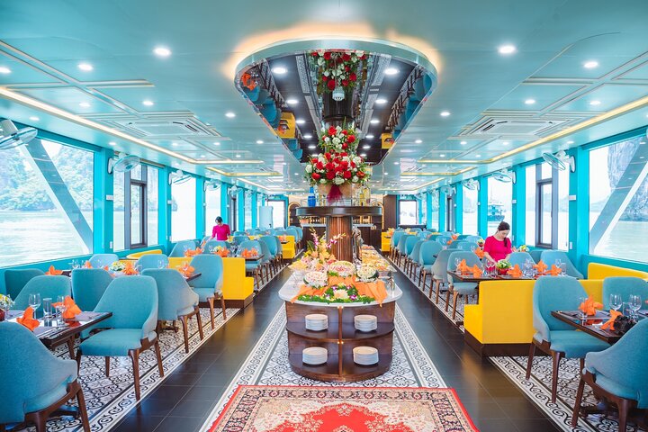 Halong Bay Apollo Cruise with Buffet Lunch