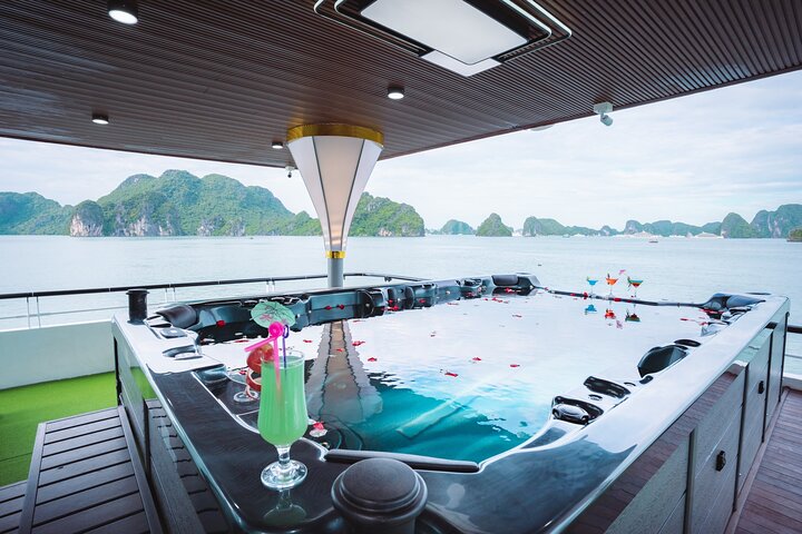 Halong Bay Apollo Cruise with Buffet Lunch