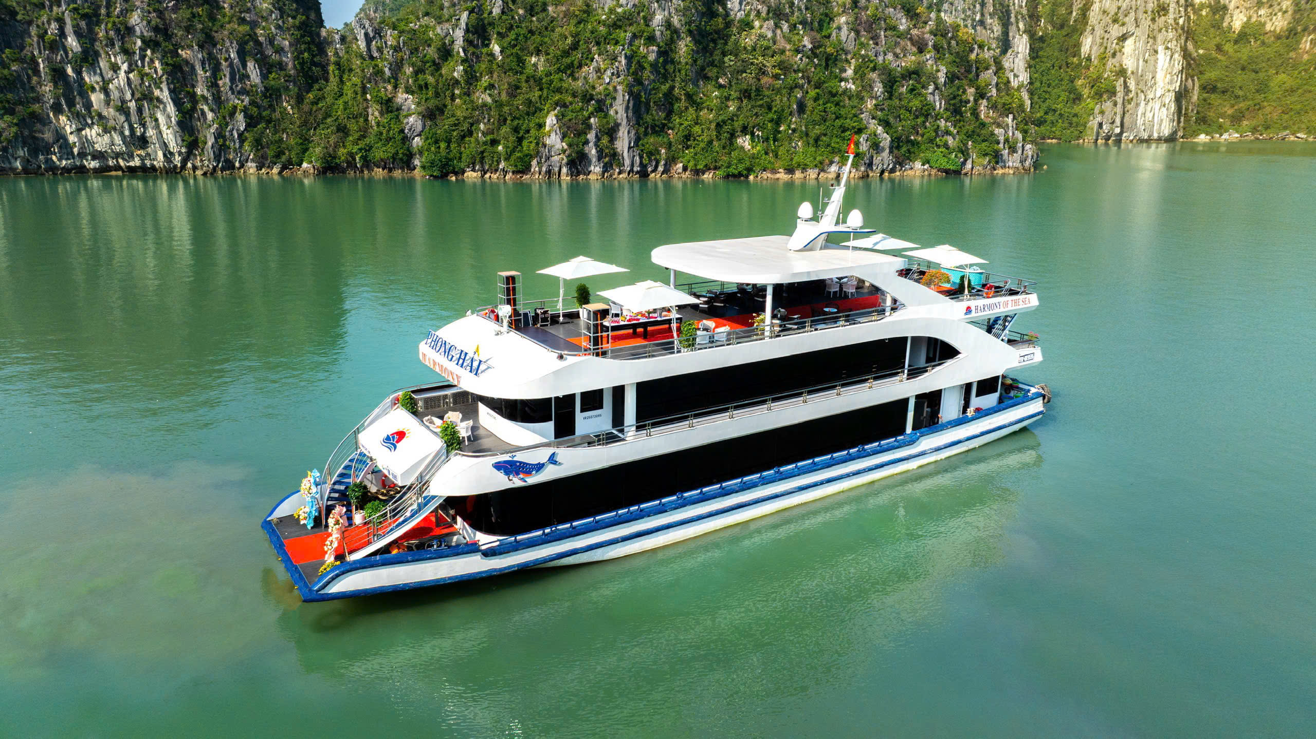 HALONG BAY 5 STAR DAY CRUISE: Set menu Lunch  & Jacuzzi by HARMONY CRUISE