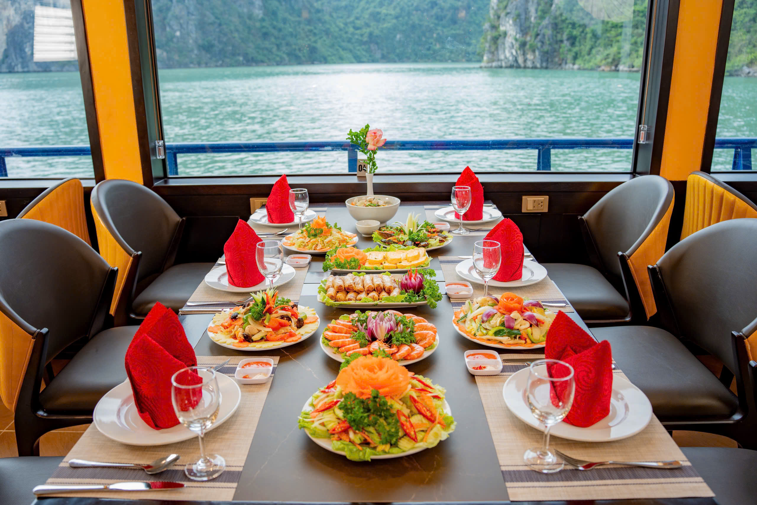 HALONG BAY 5 STAR DAY CRUISE: Set menu Lunch  & Jacuzzi by HARMONY CRUISE