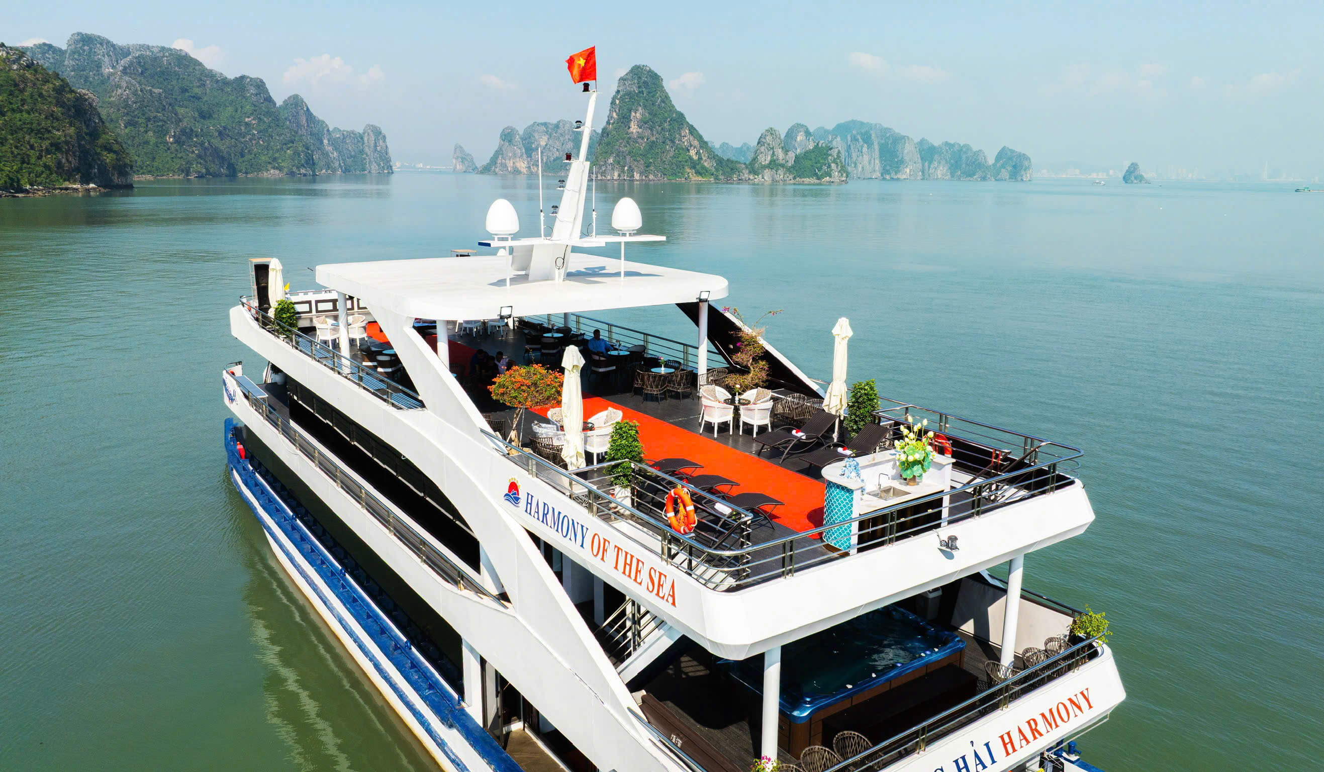HALONG BAY 5 STAR DAY CRUISE: Set menu Lunch  & Jacuzzi by HARMONY CRUISE