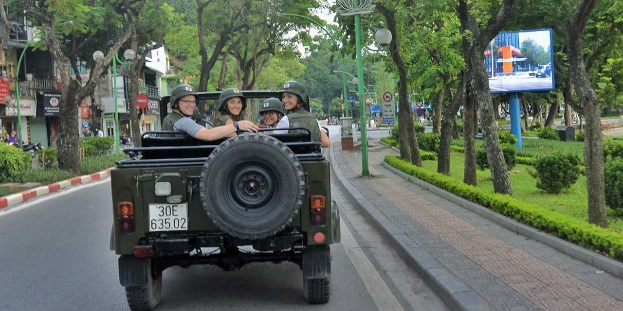 Hanoi By Night Jeep Street Food Tour - Backroads - Night Live - Train Street