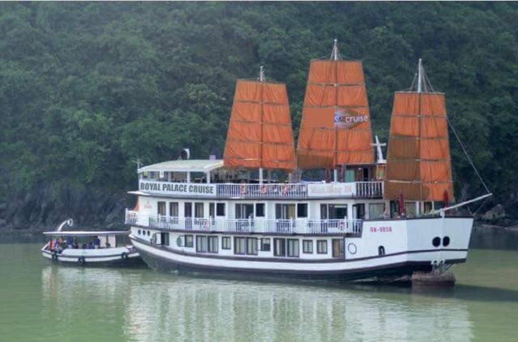 Kayaking Ha Long Bay On Royal Palace Cruise 3 Days 2 Nights