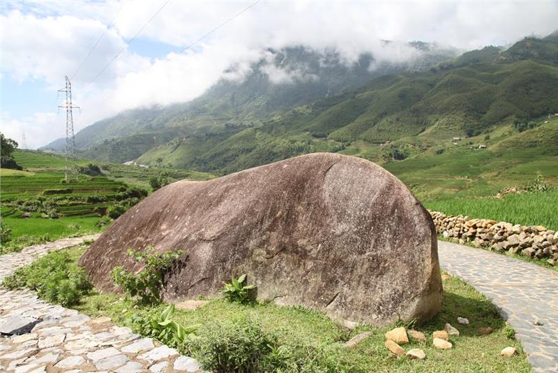 Sapa Ancient Rock Field