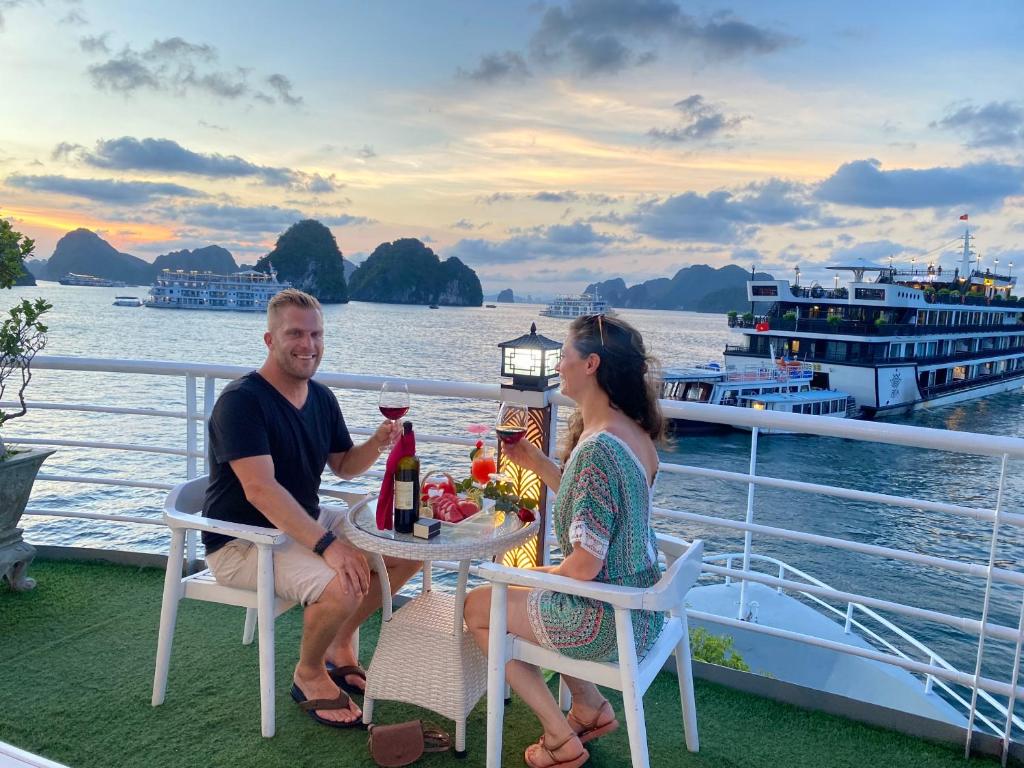 Escape Ha Long Bay On Sapphire Cruise 2 Days 1 Night