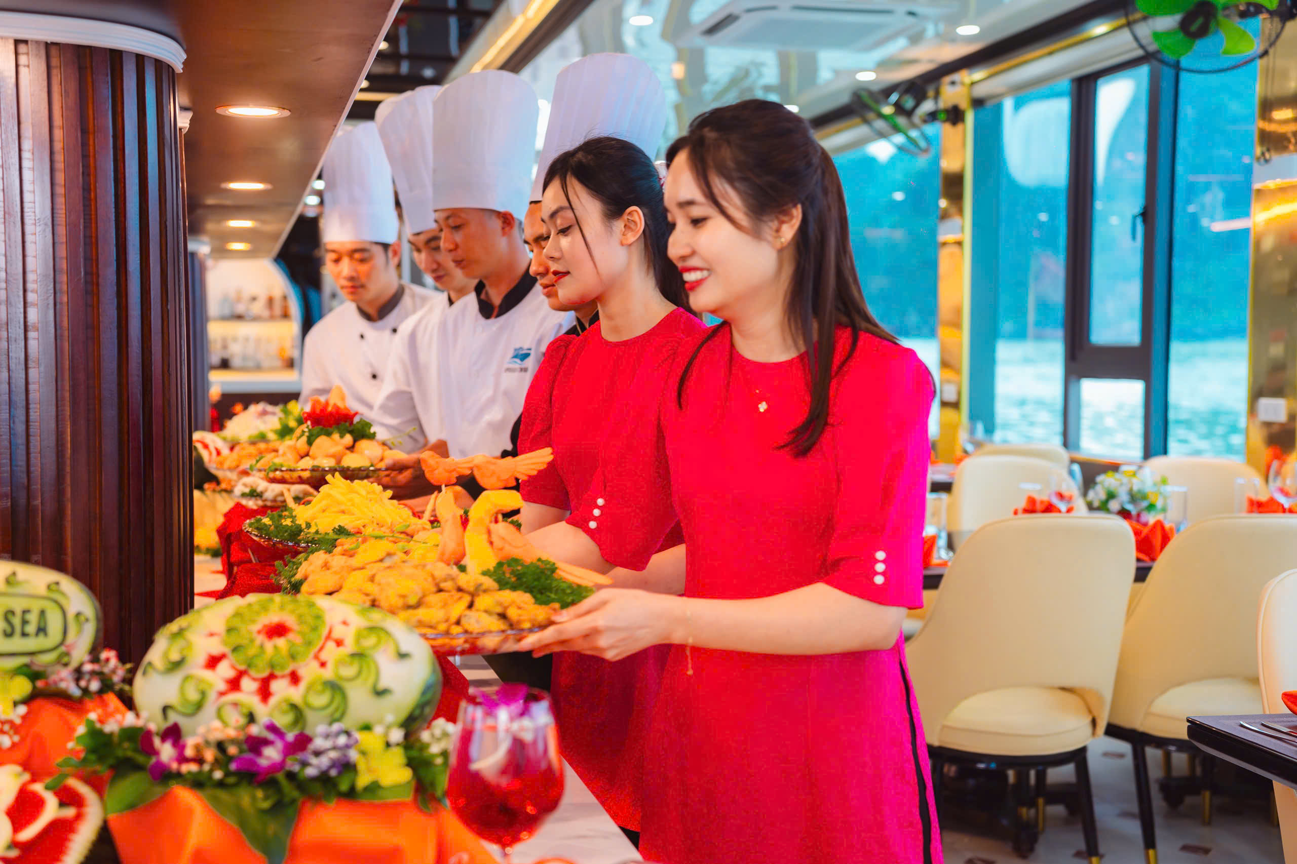 HALONG BAY 5 STAR DAY CRUISE: Buffet Lunch and Jacuzzi by SKY CRUISE