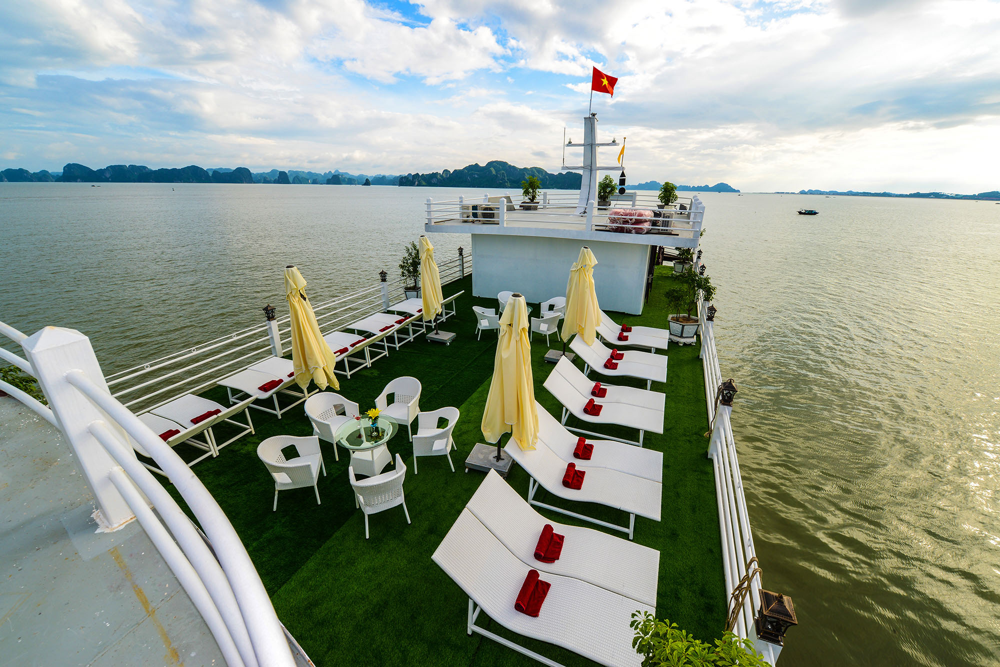 Discover Bai Tu Long Bay on Swan Cruises 2 Days 1 Night